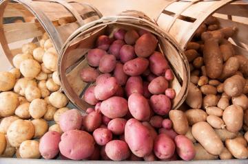 Aanbevelingen voor het kiezen van aardappelen: waar moet u op letten?