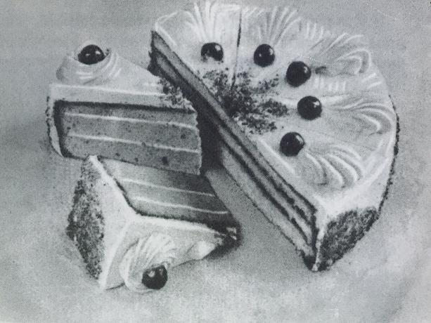 Cake "Sponge met eiwit crème." Foto uit het boek "De productie van broodjes en gebak," 1976