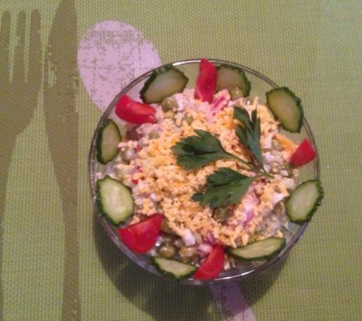 Decoratie, natuurlijk niet echt)) Maar om smaak salade - pest!