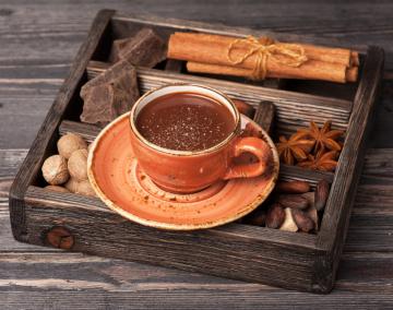 TOP-8 beste kruiden voor koffie: opmerking voor koffieliefhebbers