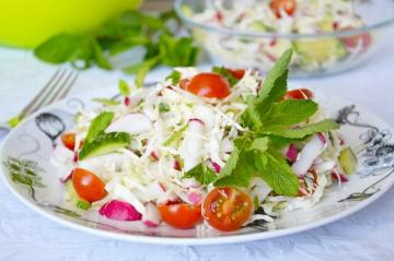 Bright, sappig en zeer nuttige salade met radijs