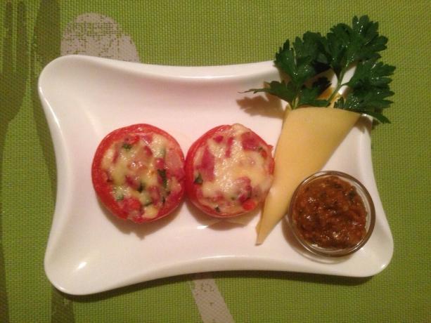 Gevulde tomaten voor dit recept heb ik geprobeerd voor te bereiden voor het ontbijt. Niet erg snel ontbijt blijkt))