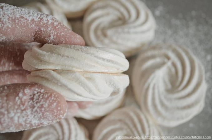 Zelfgemaakte marshmallows. Scroll zijwaarts voor meer beelden