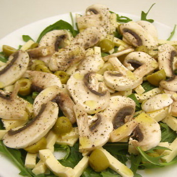 Salade van radijs en champignons! Wel erg lekker en eenvoudig!