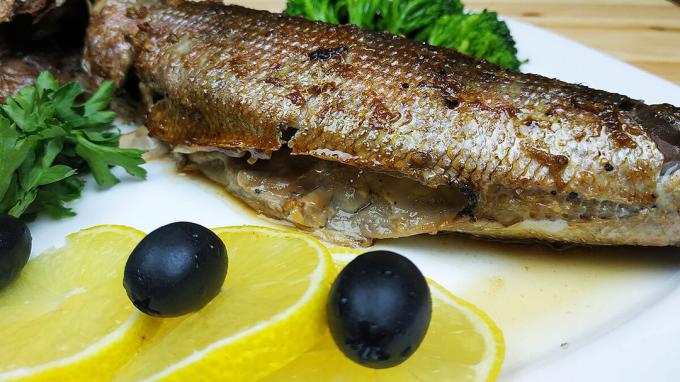 Oven gebakken Krasnoglazka-vis - heerlijk en zacht