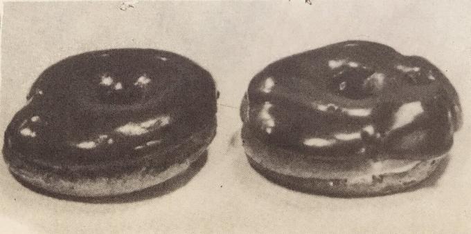 Cake "Choux ring met room." Foto uit het boek "De productie van broodjes en gebak," 1976