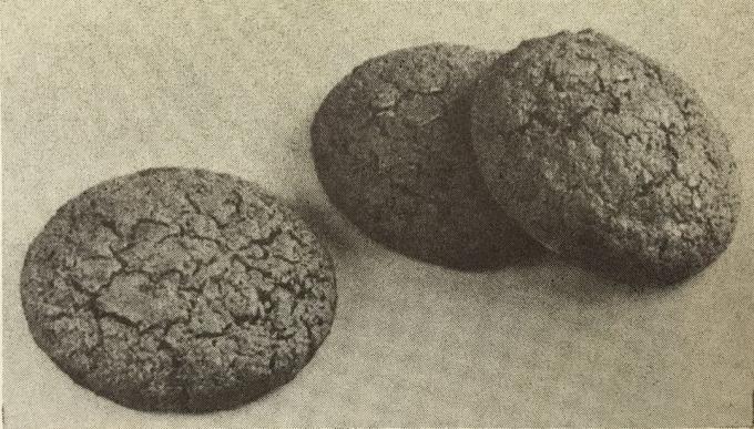  Gebak "amandel". Foto uit het boek "De productie van broodjes en gebak," 1976