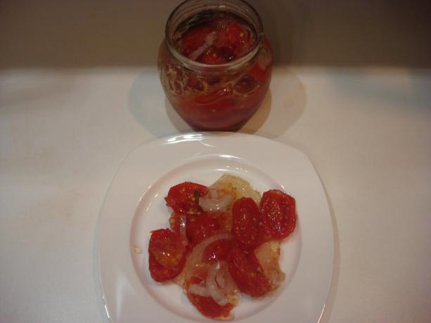 Foto gemaakt door de auteur (tomaten in gelatine klaar)