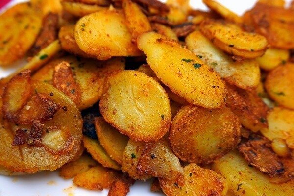 Gebakken aardappelen zijn heerlijk, maar regelmatig eten kan grote schade aanrichten aan het lichaam. (Foto: Pixabay.com)