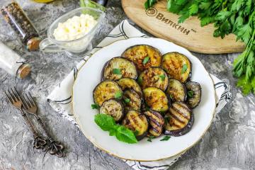 Aubergine in een grillpan