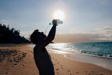 6 verkeerde manieren om water te drinken (u kunt uzelf bezeren)