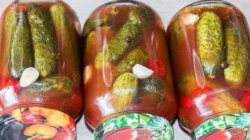 Komkommers in tomatensaus voor de winter 🥒 oogsten komkommers zonder azijn