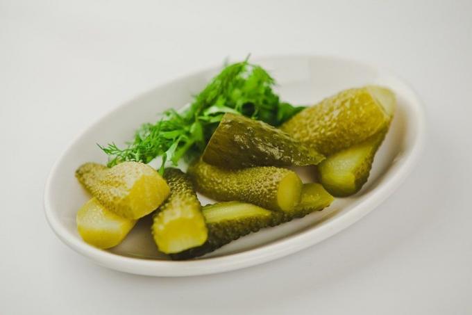 
Store pickles op een koele plaats. Bon appetit!