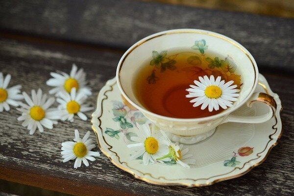 Kamille thee is goed voor de maag en zenuwen. (Foto: Pixabay.com)