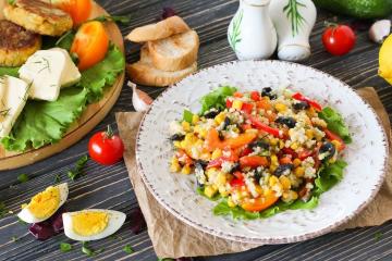 Salade met couscous en groenten