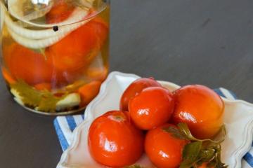 Gemarineerde tomaten in de winter "Yum"
