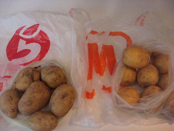 Foto gemaakt door de auteur (links aardappelen van "Pyaterochka", aan de rechterkant van de "Magnit")