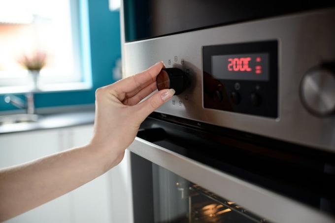 Verwarm de oven vooraf. Foto's - Yandex. foto's