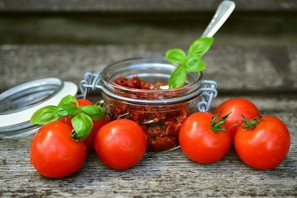 Tomaten zijn erg goed voor het lichaam, maar alleen als ze voor de lunch worden gegeten (Foto: Pixabay.com)