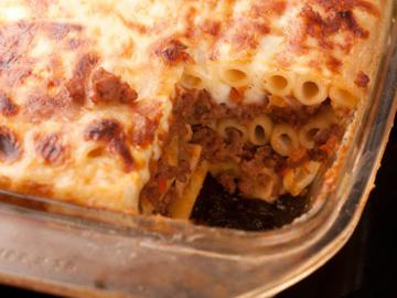 Lazy lasagne of hoe een braadpan van de macaroni met gehakt