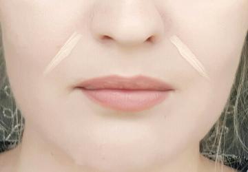 Maskeren nasolabiaalplooien make-up: een eenvoudige techniek voor elke dag