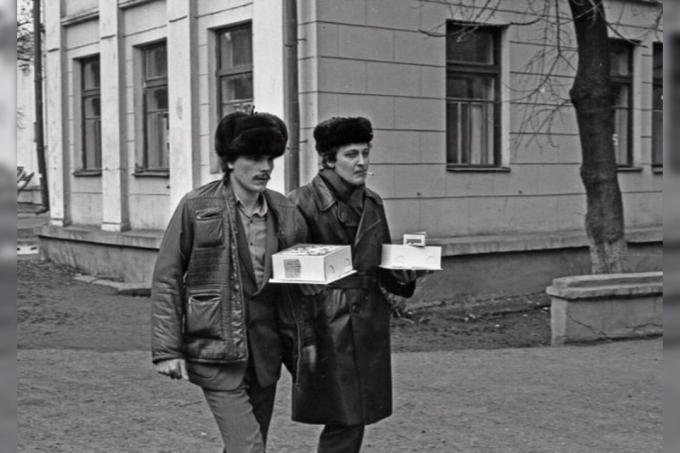 Mannen gaan voor een bezoek. Foto's - Yandex. foto's