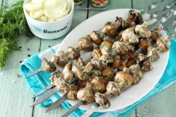 Barbecue van champignons op de grill