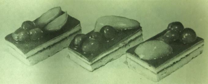 Cake "Leningrad met fruit." Foto uit het boek "De productie van broodjes en gebak," 1976 