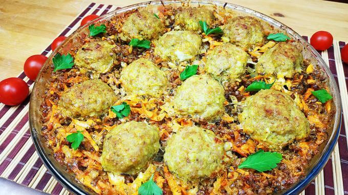 Boekweit met gehaktballetjes en groenten in de oven
