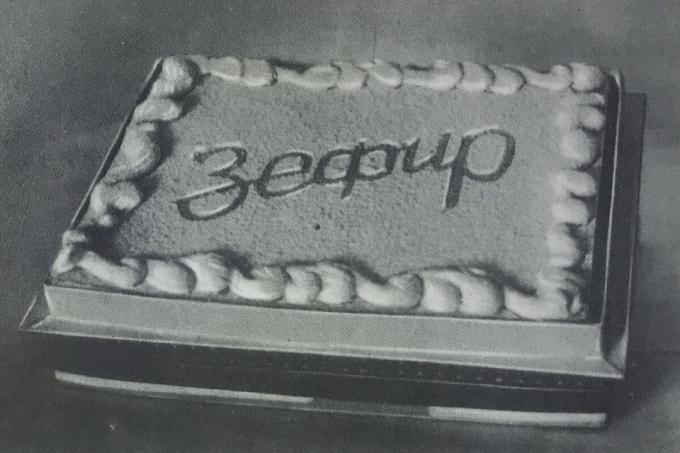 Pie "zephyr-wafel". Foto uit het boek "De productie van broodjes en gebak," 1976