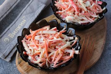 Koreaanse wortelsalade met krabstokken
