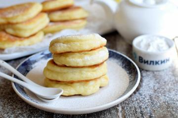 Weelderige pannenkoeken met melk