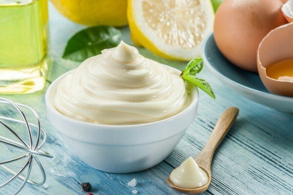 Zelfgemaakte mayonaise maken is eenvoudig en je kunt zeker zijn van de kwaliteit ervan (Foto: thrfun.com)