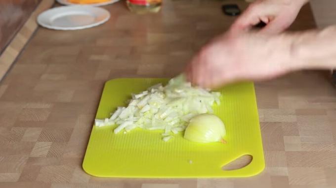 Snijd de groenten en kruiden